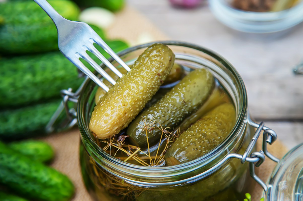 Kiszonki w diecie odchudzającej. Dlaczego nie warto z nich rezygnować?